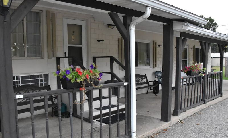 Motel BBT - From Web Listing (newer photo)